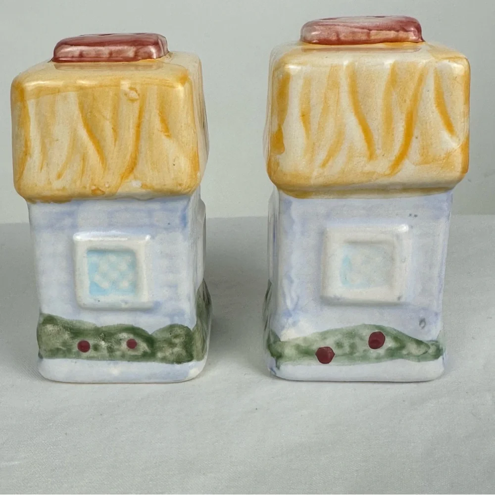 Cottage salt and pepper shakers